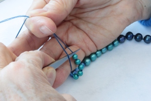 Hand Knotting a Blue Pearl Necklace